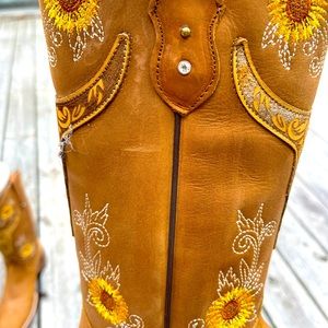 Size 8 new never used they are to big for me